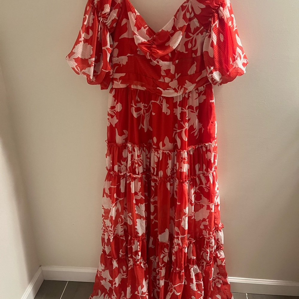 L'ATISTE Red and White Flutter Sleeve Sweatheart Maxi Dress